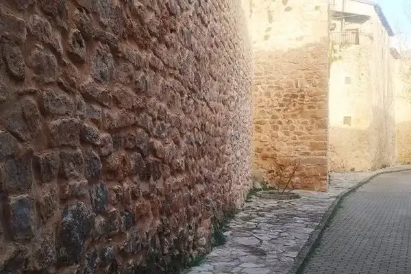 Imagen representativa de Las murallas medievales de Cañete