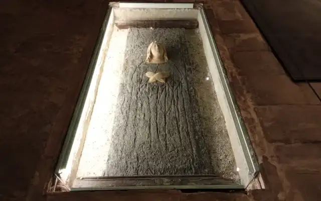 Imagen representativa de El sepulcro de Doña Teresa de Luna