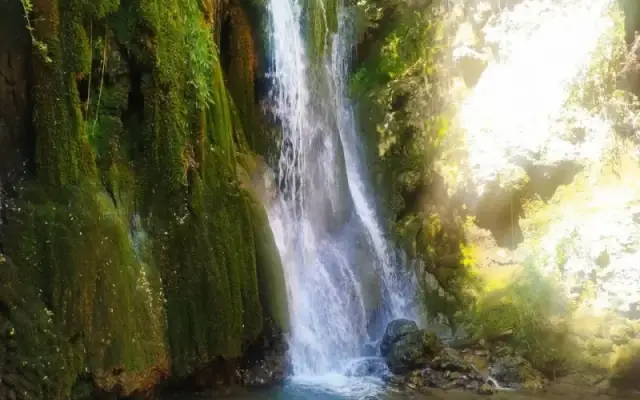 Imagen representativa de El Postigo: la cascada de Cañete
