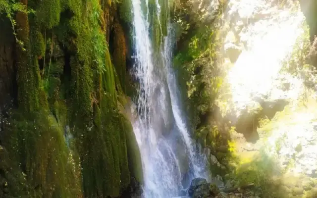 Imagen representativa de El Postigo: la cascada de Cañete