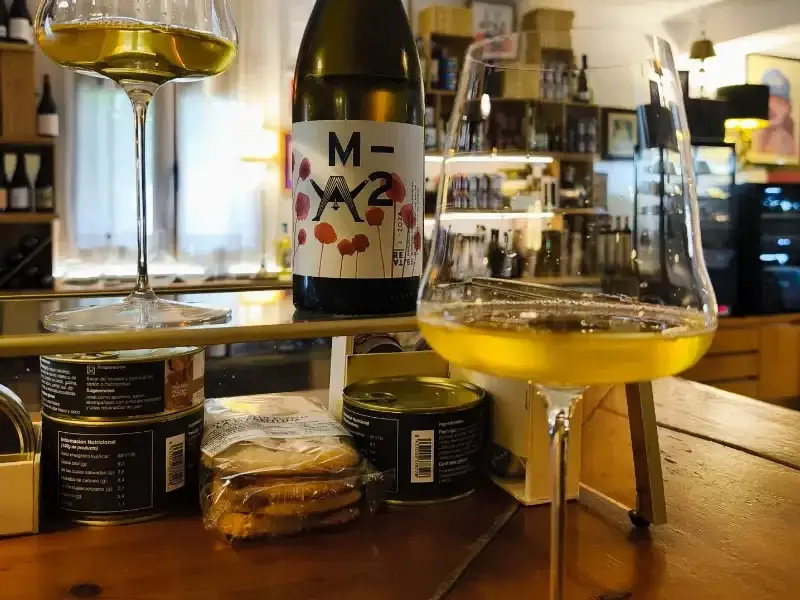 Imagen de portada para La Vinoteca de Valdemeca: mucho más que un negocio, una apuesta por el futuro de la Serranía