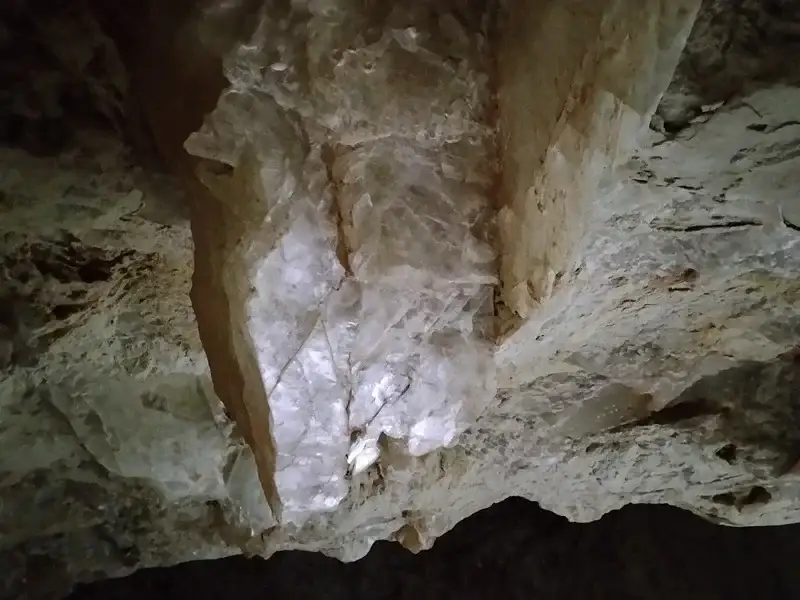 Imagen de portada para La Mora Encantada: el cristal que iluminó Roma desde las entrañas de Cuenca
