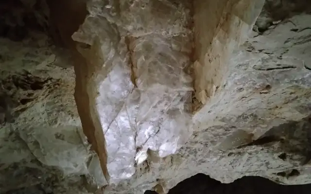 Imagen representativa de La Mora Encantada: el cristal que iluminó Roma desde las entrañas de Cuenca