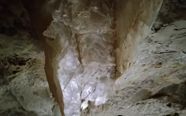Imagen representativa de La Mora Encantada: el cristal que iluminó Roma desde las entrañas de Cuenca