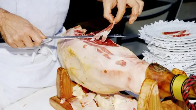 Imagen de portada del artículo: Curso de corte de jamón: herramienta vital en hostelería y otros eventos