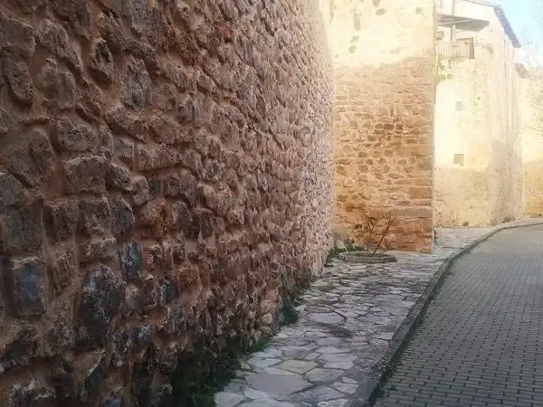 Imagen de portada del artículo: Las murallas medievales de Cañete