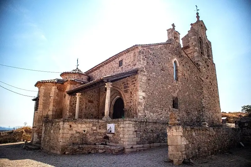 Imagen de portada del artículo: La Iglesia de Santa María la Mayor en la Fortaleza de Moya