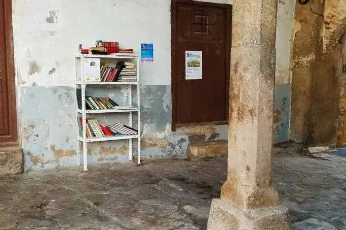 Imagen de portada del artículo: Libros gratis y solidaridad vecinal en Cañete