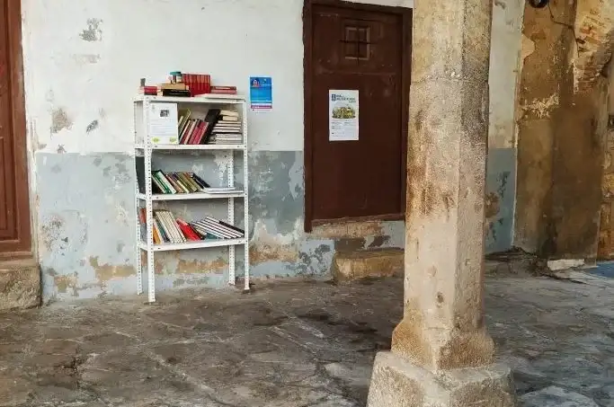 Imagen de portada del artículo: Libros gratis y solidaridad vecinal en Cañete