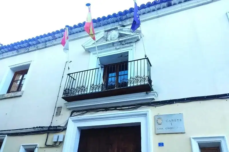 Imagen de portada del artículo: El Ayuntamiento de Cañete revalida patrocinio con Cuenca Desconocida