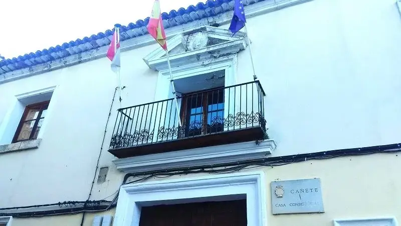 Imagen de portada del artículo: El Ayuntamiento de Cañete revalida patrocinio con Cuenca Desconocida