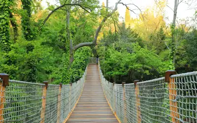 Senderista explorando una ruta